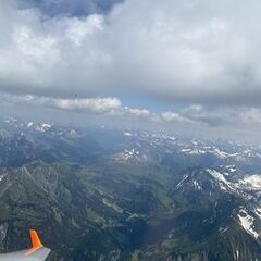 Flugwegposition um 12:00:54: Aufgenommen in der Nähe von Gemeinde Schoppernau, Österreich in 3181 Meter